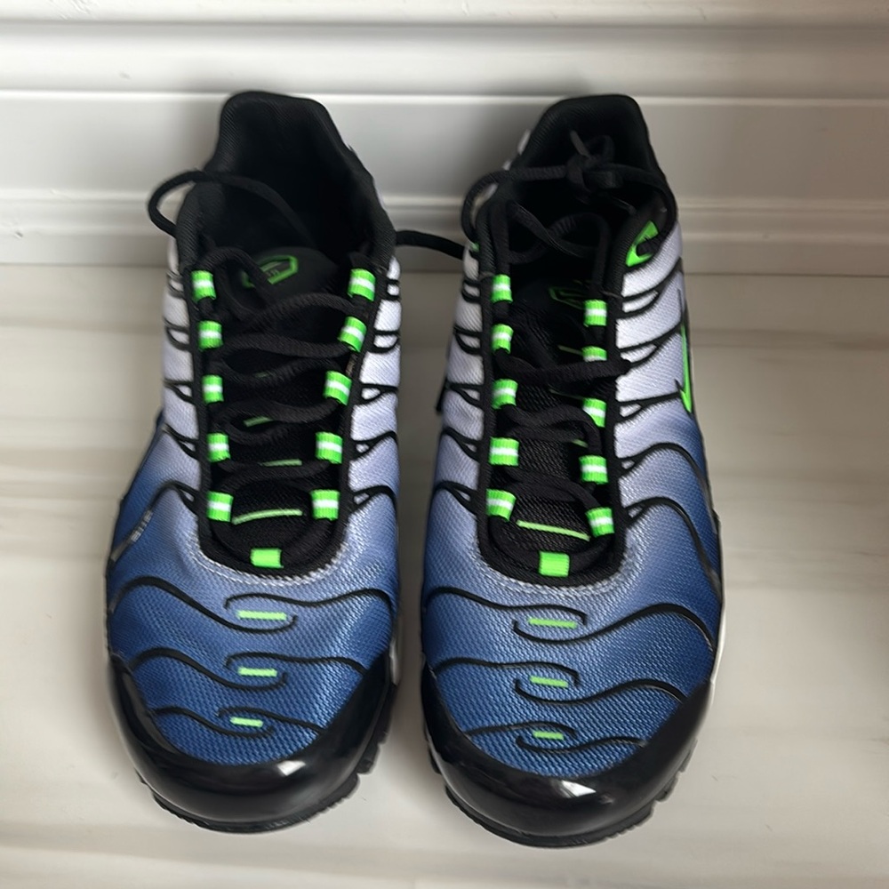 Nike Kids Blue Black White Sneakers with Green Accents